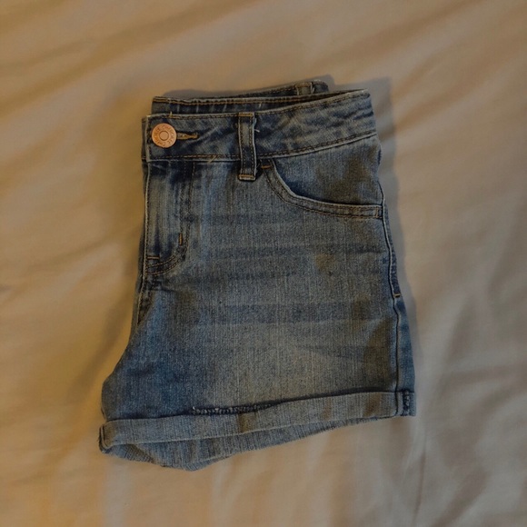 Light Washed Denim Shorts - Picture 2 of 4